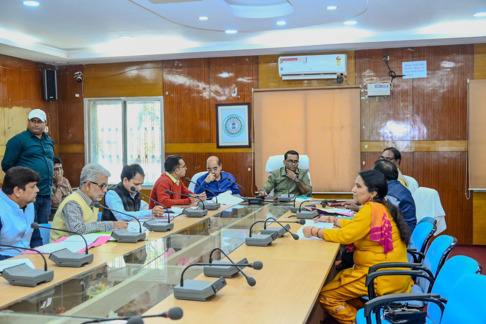 उपायुक्त ने जिला स्तरीय स्टीयरिंग-सह-मॉनिटरिंग कमिटि की बैठक में संबंधित अधिकारियों को दिये कई दिशा-निर्देश।