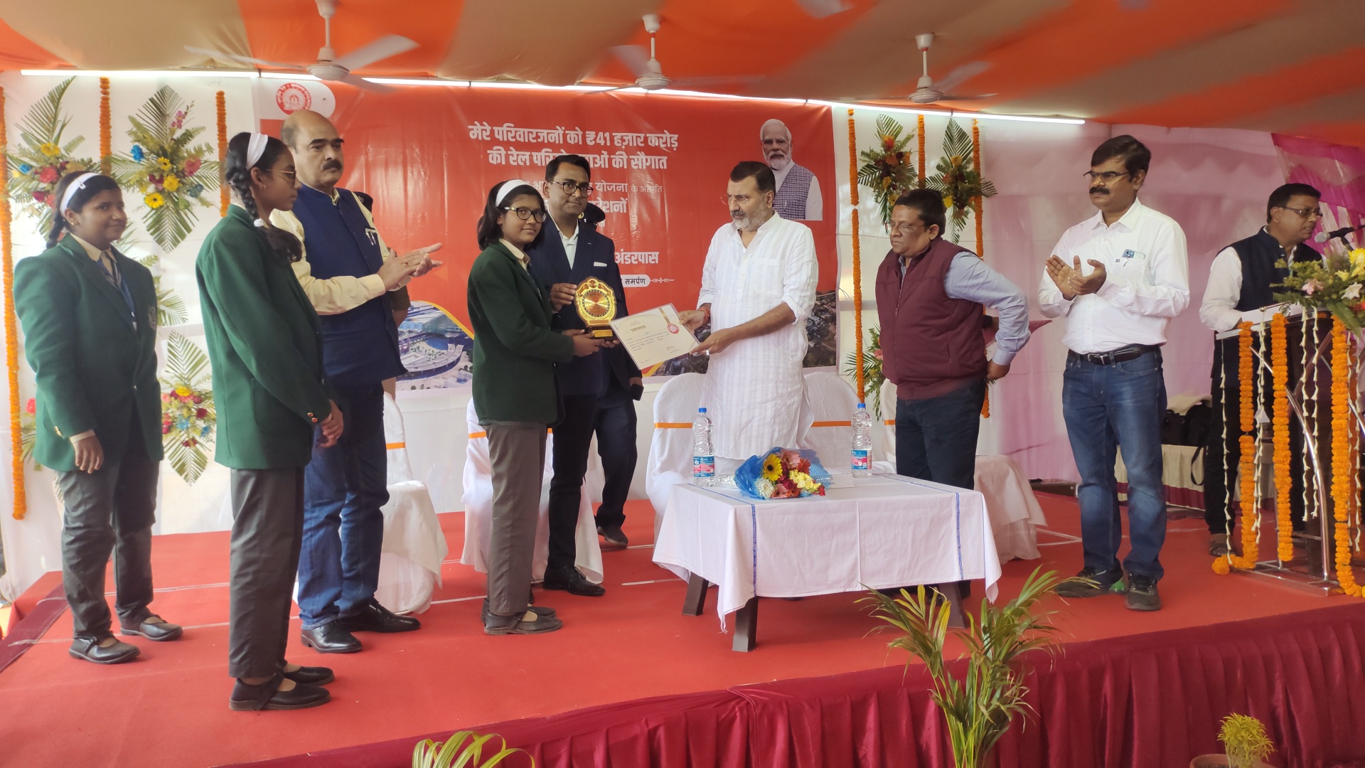 प्रधानमंत्री ने डी रेलवे को संगत देवघर के देवघर स्टेशन शंकरपुर और बासुकीनाथ का होगा कायाकल्प