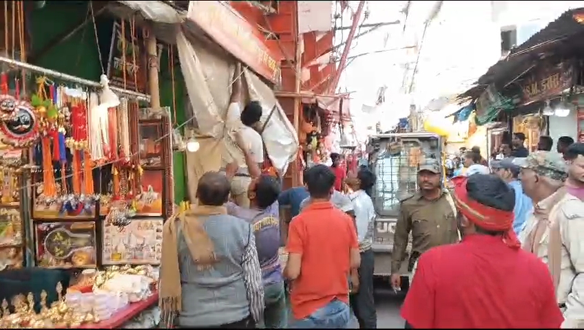 महाशिवरात्रि को लेकर देवघर नगर निगम ने चलाया अतिक्रमण अभियान
