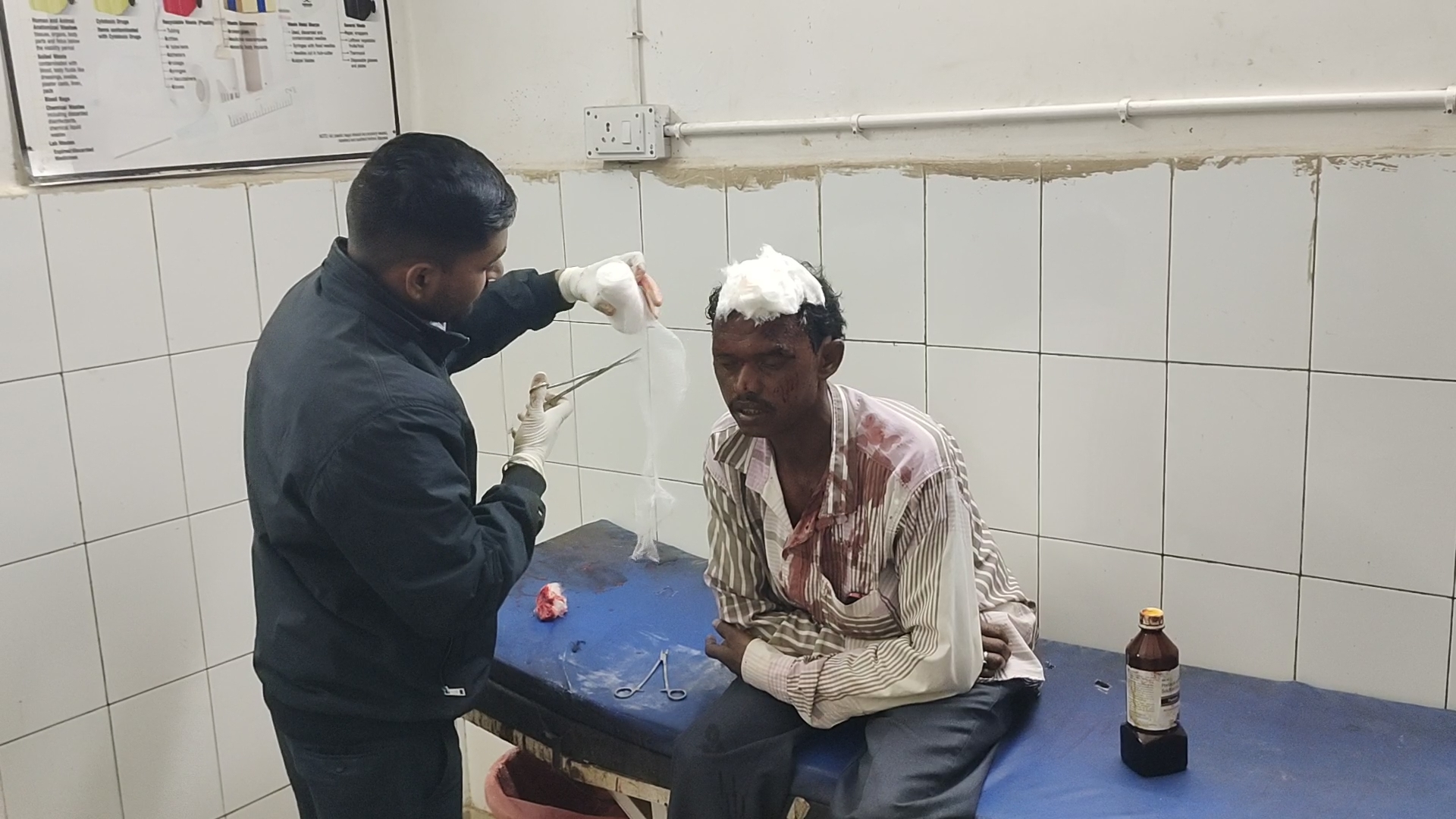 पालोजोरी थाना क्षेत्र के बालीडीह में पानी लेने के विवाद में हुई मारपीट एक व्यक्ति घायल, सदर अस्पताल में भर्ती।