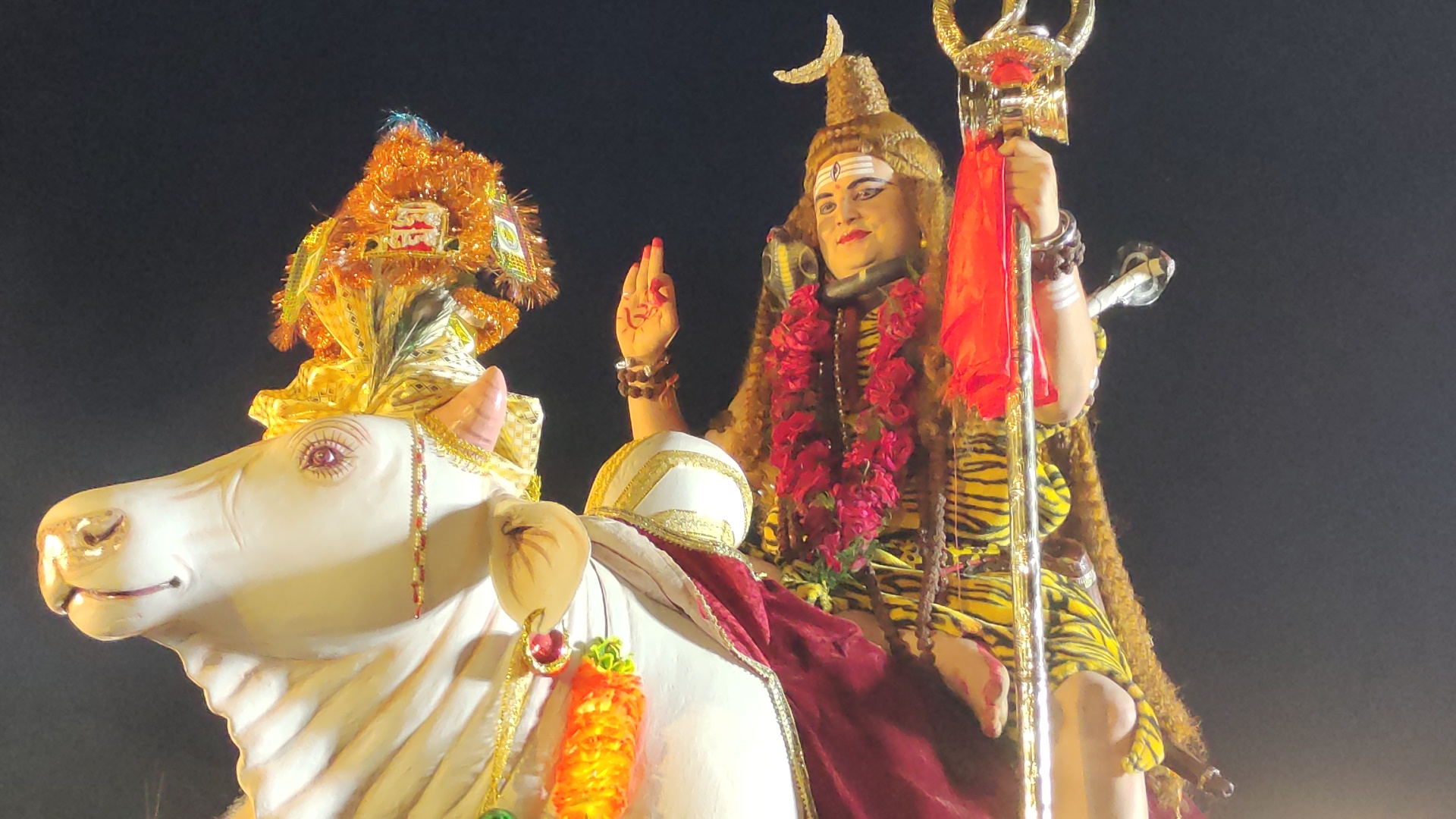 Deoghar: बाबा भोले के बारात में खूब नाचे भूत बैताल, पूरा स्वर्ग उतरा देवघर नगरी में