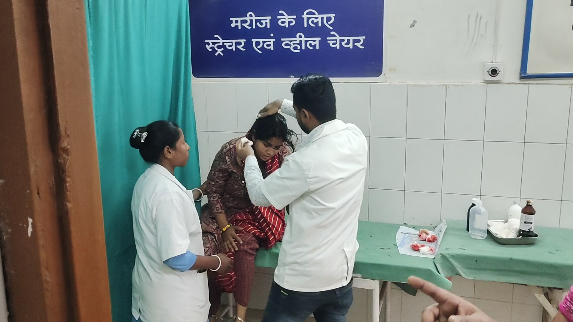 Deoghar: सत्संग नगर के समीप, अज्ञात वाहन में महिला को मारा धक्का, सदर अस्पताल में भर्ती।
