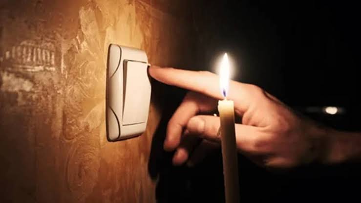 Power Cut Protest in Dhanbad: सिजुआ में बिजली संकट पर फूटा ग्रामीणों का गुस्सा, इंजीनियर की पिटाई के बाद BCCL अधिकारियों ने किया काम बंद।