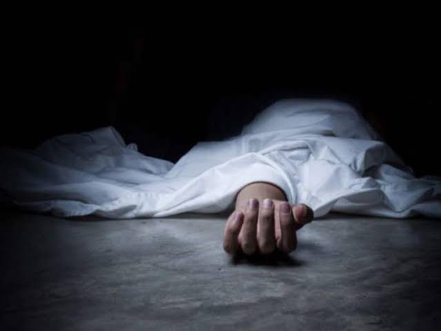 Sarikela: रात के सन्नाटे में घुल गई चीखें: खटिया पर मिली महिला की लाश, खून से सना था कमरा,हत्या या कुछ और?