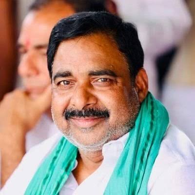 Deoghar: शादी की सालगिरह पर देवघर पहुंचे मंत्री संजय यादव, बाबा मंदिर में की पूजा-अर्चना