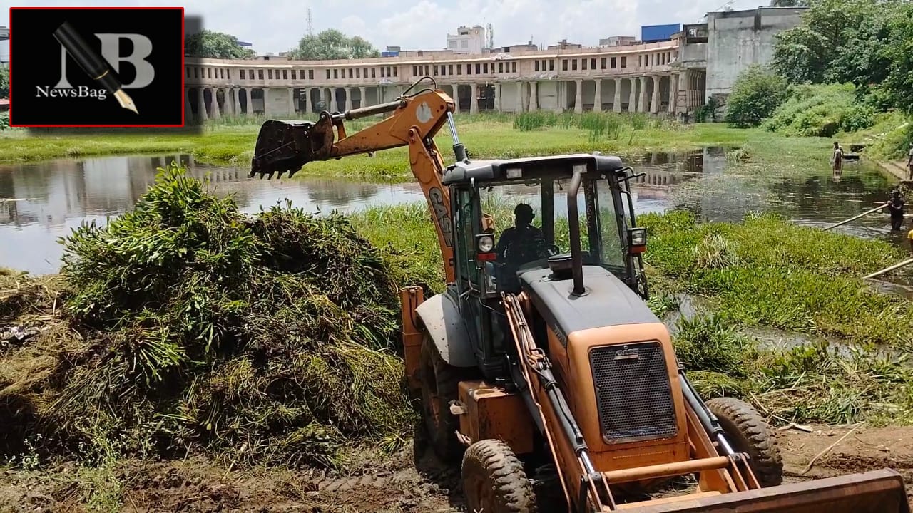 देवघर: ऐतिहासिक मानसरोवर तालाब उपेक्षा का शिकार, अतिक्रमण और लिपापोती पर सवाल