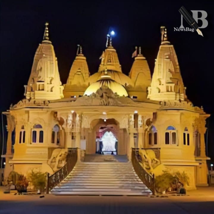 रांची में इस बार बनेगा सबसे बड़ा दुर्गा पूजा पंडाल, स्वामी नारायण मंदिर की झलक दिखेगी।